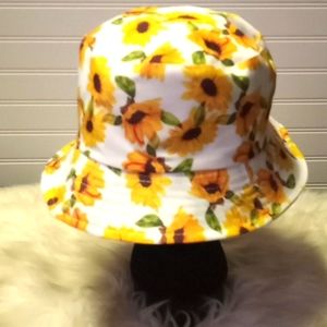 White Sunflower 🌻 Reversible Cotton Bucket Hat